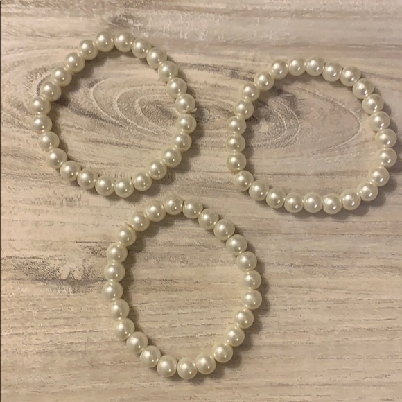 Set of 3 White Pearl Bracelets - Picture 2 of 5